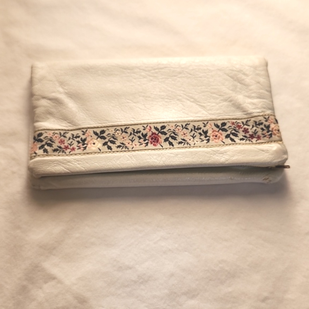 ⭐️Vintage Perisian Lambs White leather Wallet
